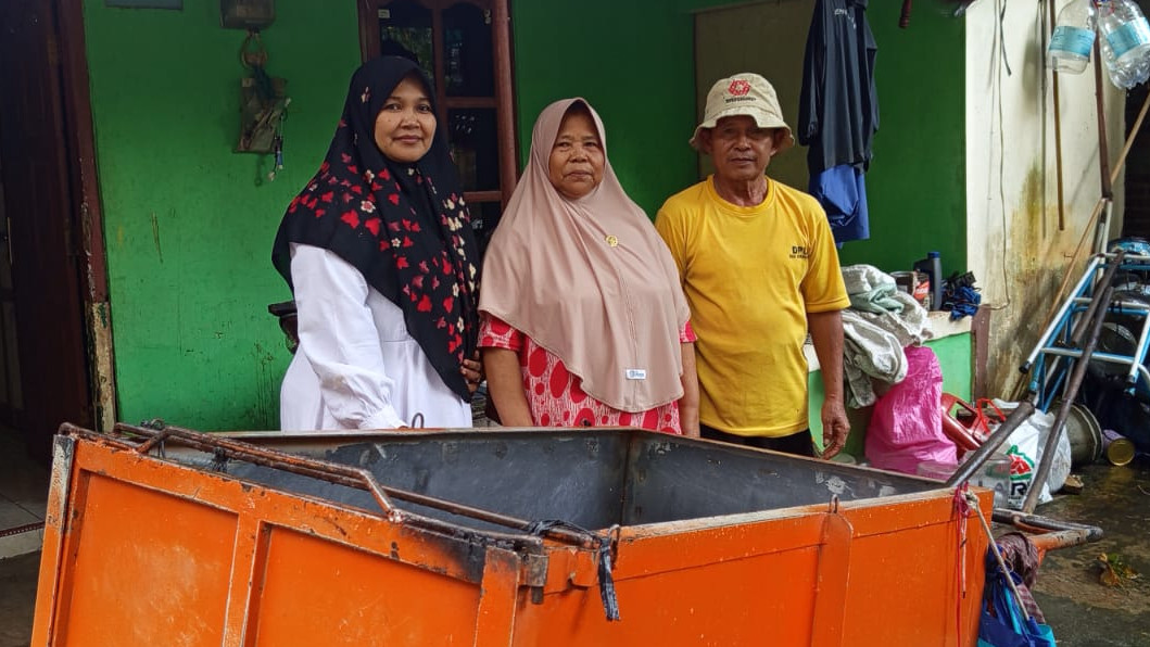 Kisah Tukang Sampah Berangkat Haji bersama Istri, Nabung Rp 1.000 Tiap Hari Puluhan Tahun