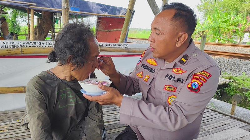Ipda Purnomo, Terus Belajar Baik Bersama ODGJ (1): ’’Dibaptis’’ Polisi Baik oleh ODGJ Misterius