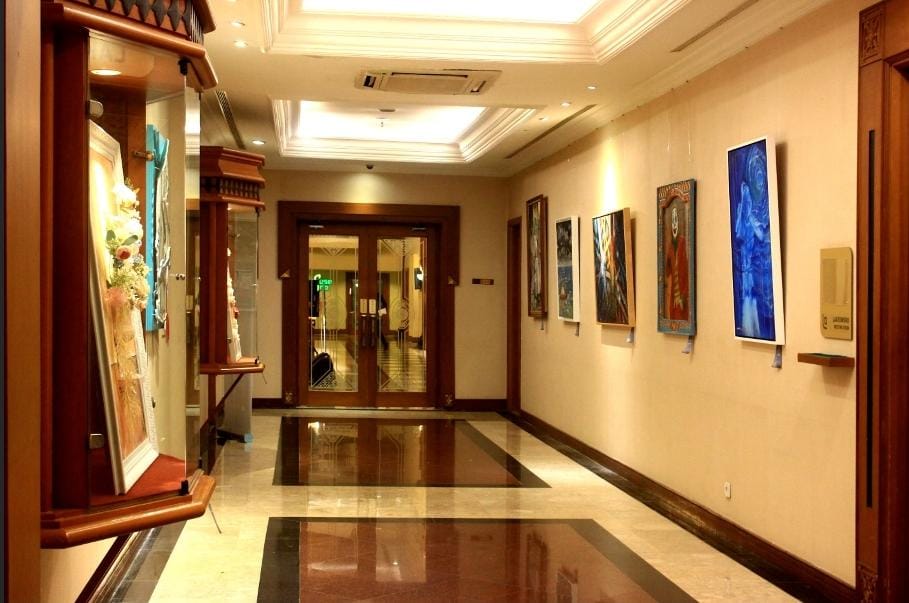 Dari YouTube ke Galeri: Rahasia Sukses Painting Explorer Bikin Pameran Lukisan Onsite Usai Tembus 100K Subscribers