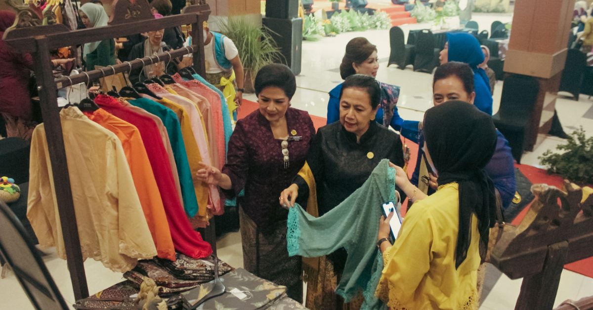 Gelar Pasar Rakyat Setu Legi pada HUT ke-10, KCBI Pertahankan Konsistensi Penggunaan Wastra 