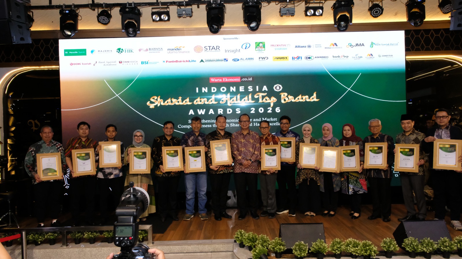 Tren Pasar Keuangan Syariah Naik Daun, 29 Perusahaan Raih Indonesia Sharia and Halal Top Brand Awards 2026