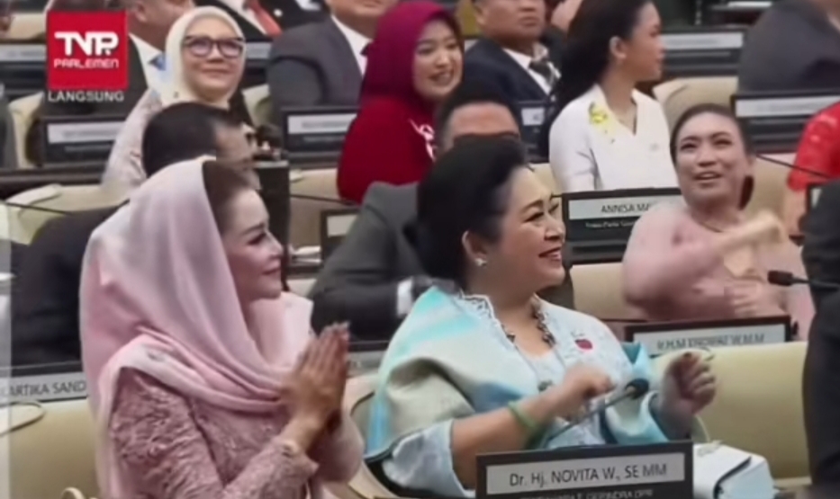 HUT Ke-80 DPR RI Dimeriahkan Gas Air Mata dan Nyawa Rakyat