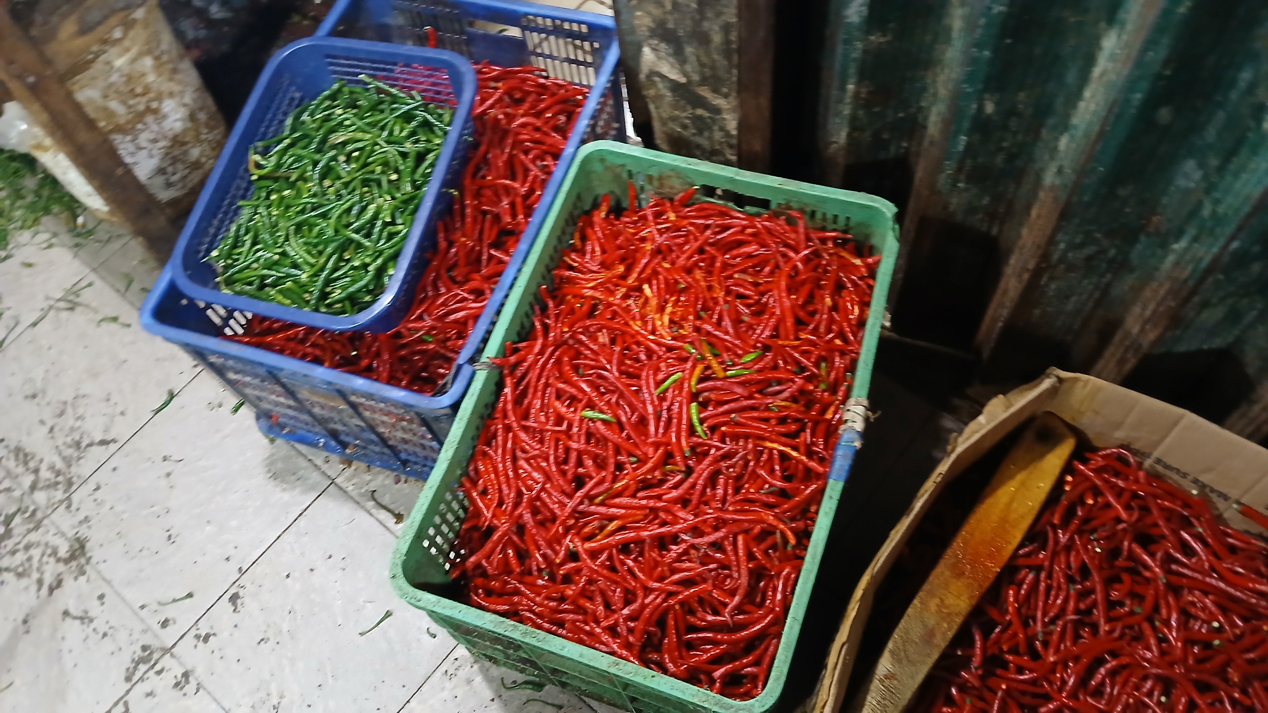 Imbas Musim Hujan, Pedagang Keluhkan Stok Cabai Merah Mulai Langka di Pasar