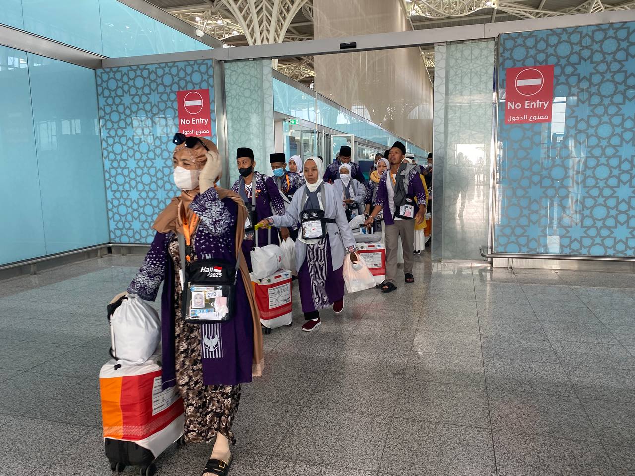 Jamaah Haji Kloter Pertama Bahagia Tiba di Madinah, Fast Track Lancar tanpa Kendala
