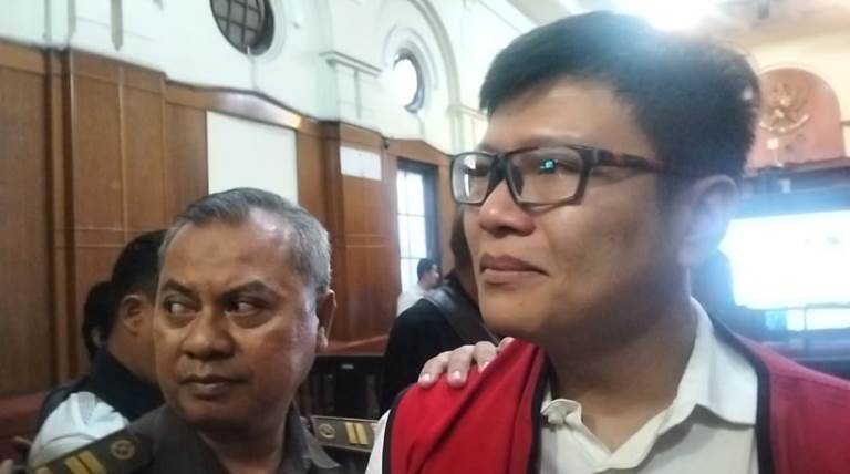 Diputus Bebas, Ronald Tannur Senyum, Jaksa Pikir-Pikir