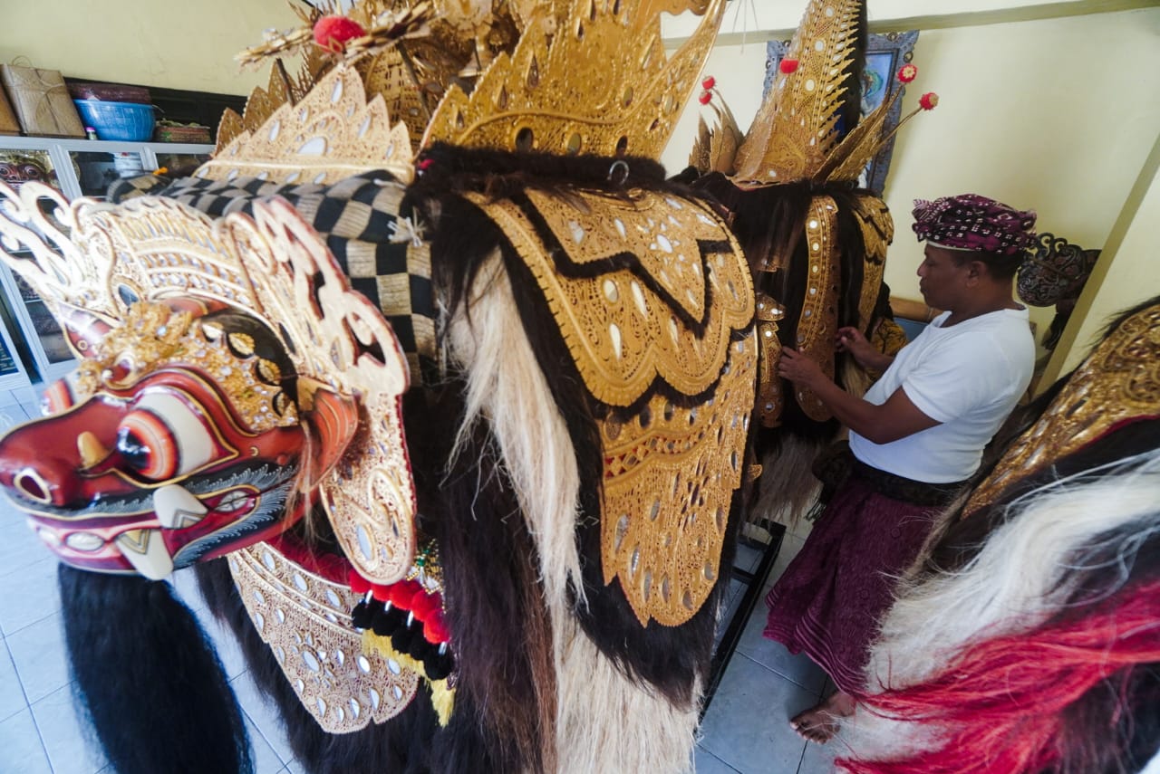 Keluarga Artawa: Taksu dalam Menari Barong