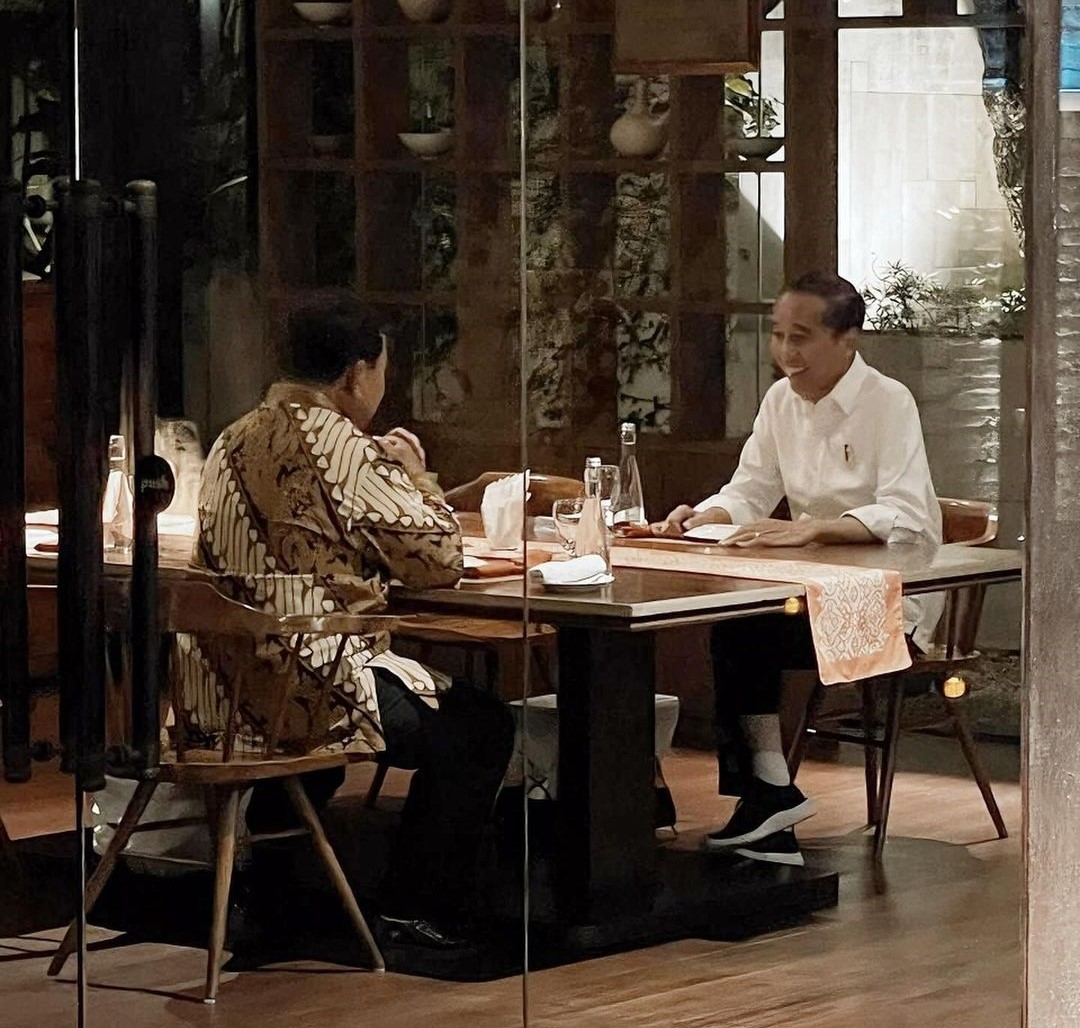 Prabowo Unggah Foto Makan Malam Empat Mata dengan Jokowi
