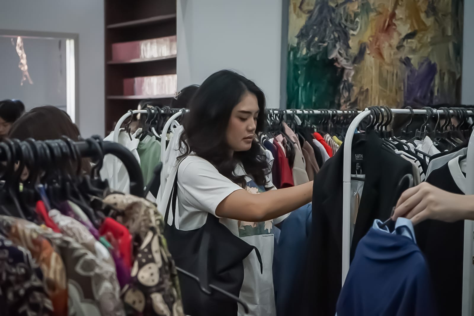 Semarak Hari Terakhir Thrift Market Harian Disway X ARTi, Pengusaha Jastip Ikut Borong Produk