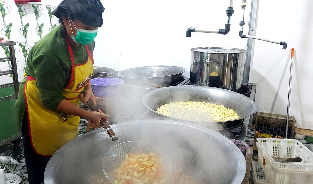 Dari Kebun Langsung ke Kuali: Panen Pagi Petani Sayur Lokal Jadi Kunci Kualitas Gizi SPPG Dapoer Rahayu