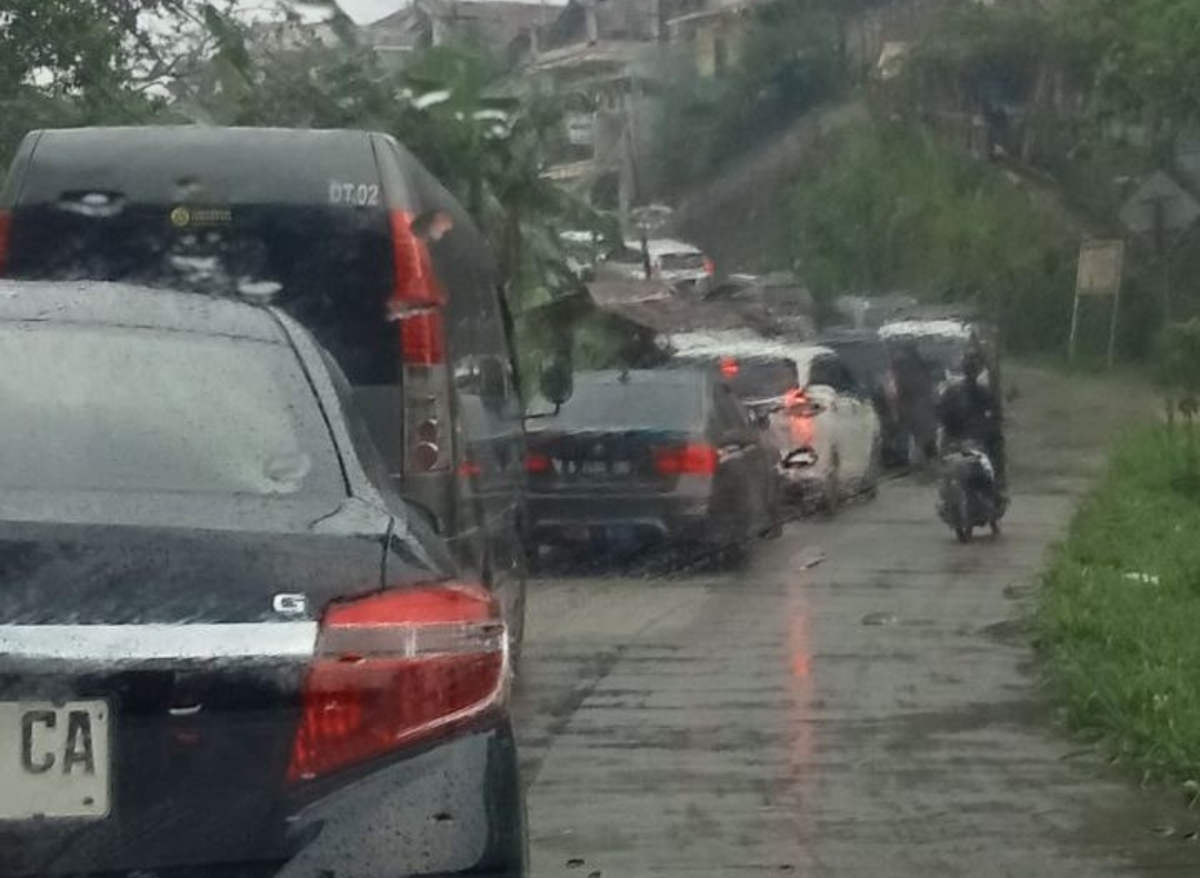 60.000 Kendaraan Padati Puncak Bogor, Polisi Berlakukan Sistem Satu Arah