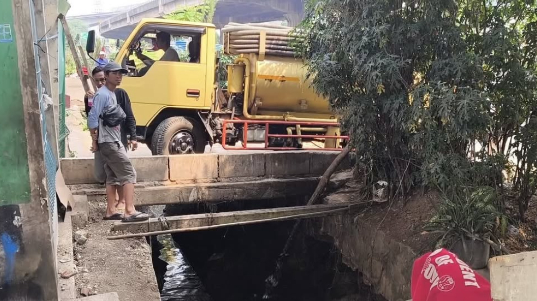 3 Truk Tinja yang Buang Limbah ke Saluran Air di Jaktim Terancam Dicabut Izin Usaha
