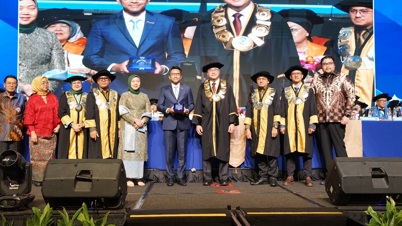 Universitas Esa Unggul Wisuda 2.204 Lulusan: Tonggak Baru Menuju World-Class University