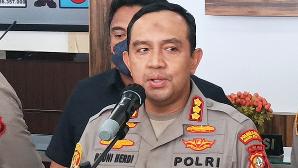 Penembakan Antar Polisi Gunakan Senjata Jenis Glock dan HS, Jasad Tergeletak di Dekat Tangga