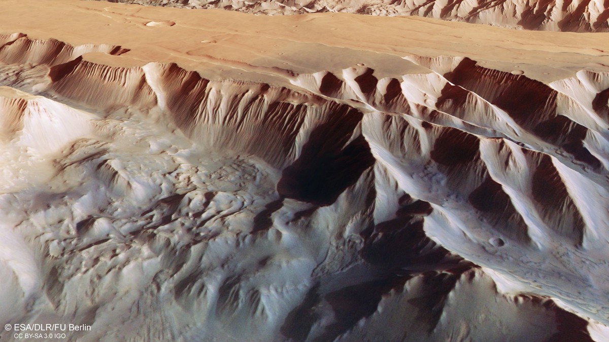 Potret Valles Marinesis di Mars, Peneliti Temukan Cadangan Es