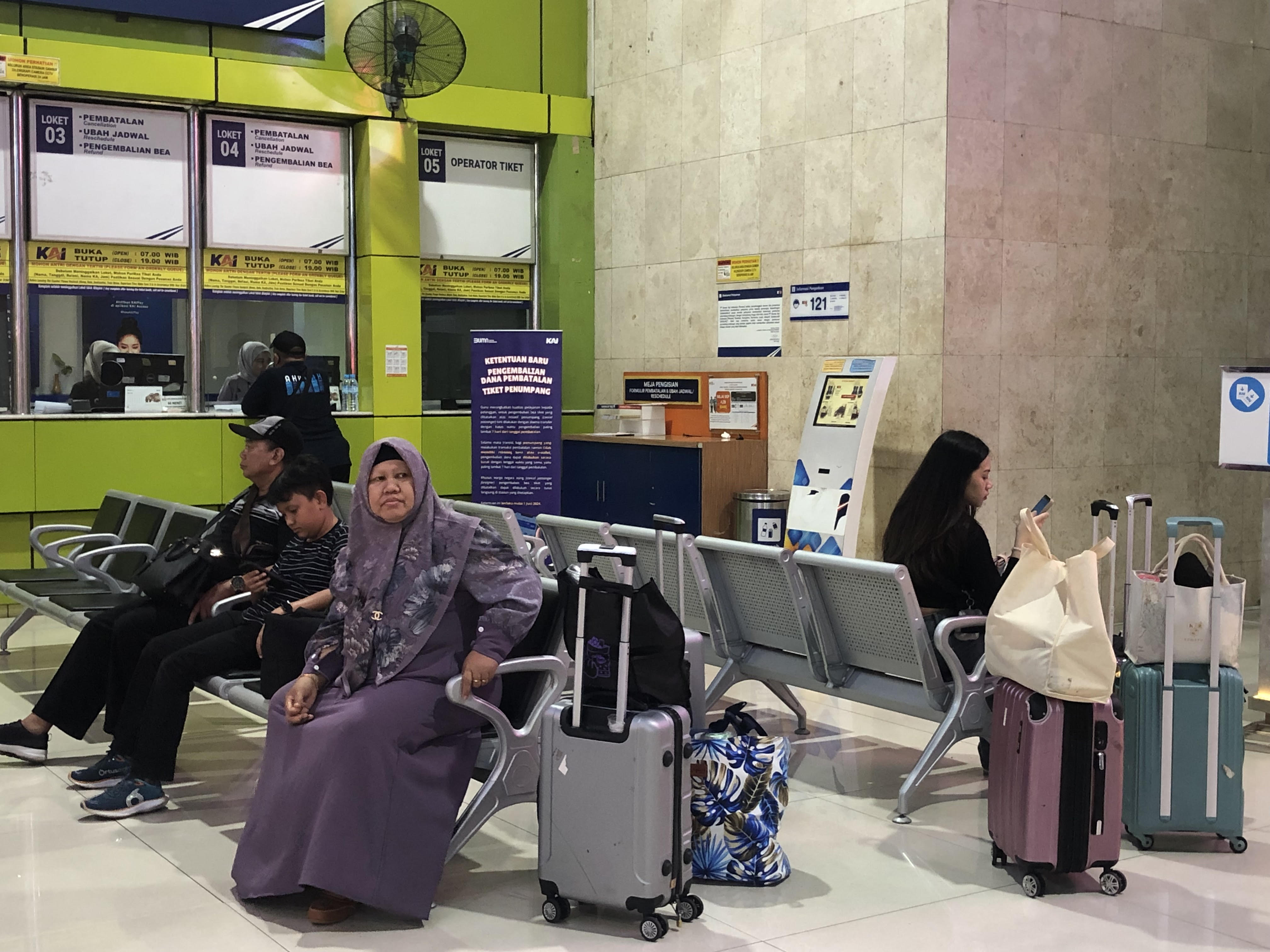 7 Ribu Orang Meninggalkan Jakarta Melalui Stasiun Gambir Hari Ini