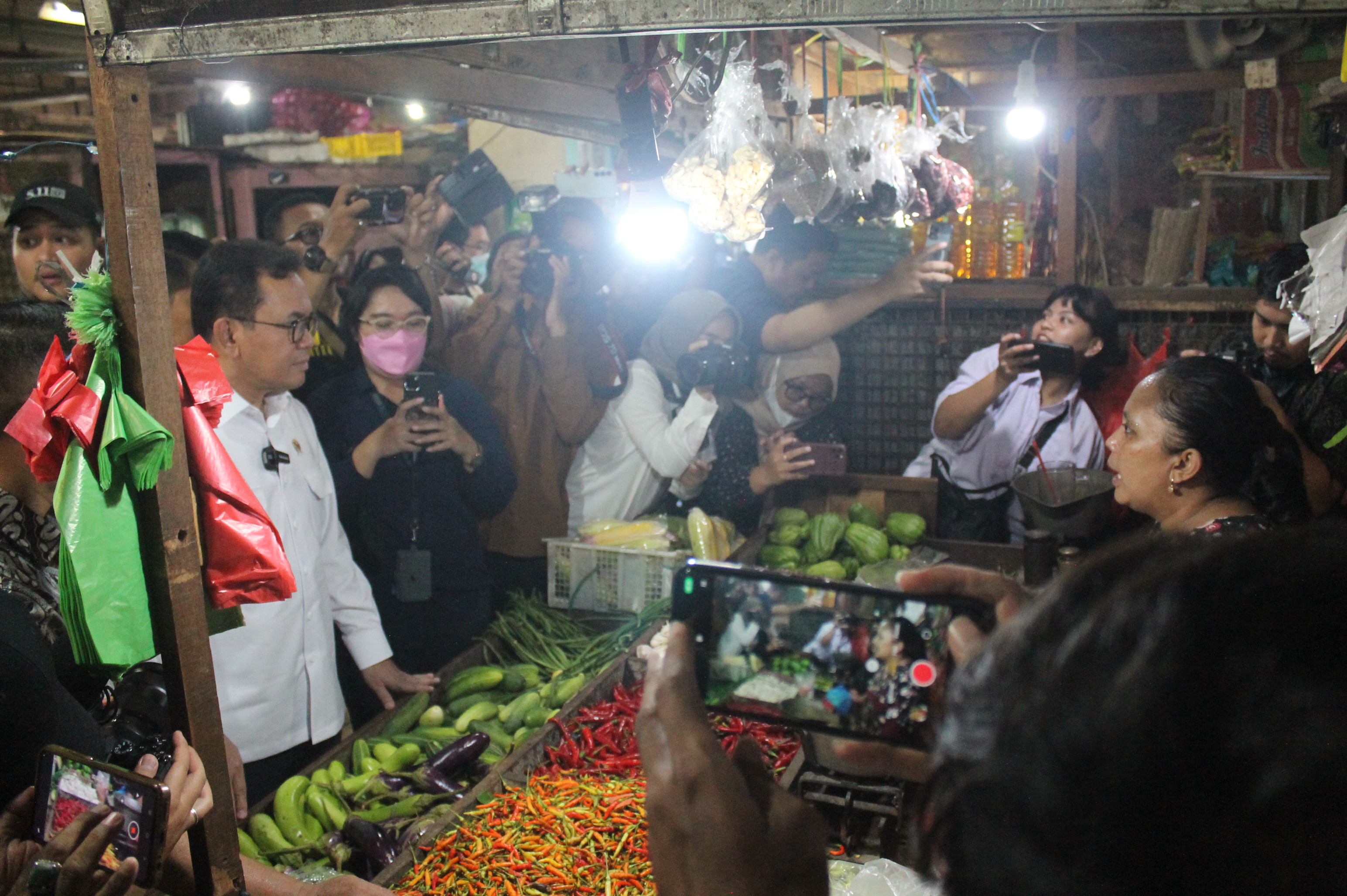 Mendag Sidak Pasar Tambahrejo, Harga Minyakita Naik