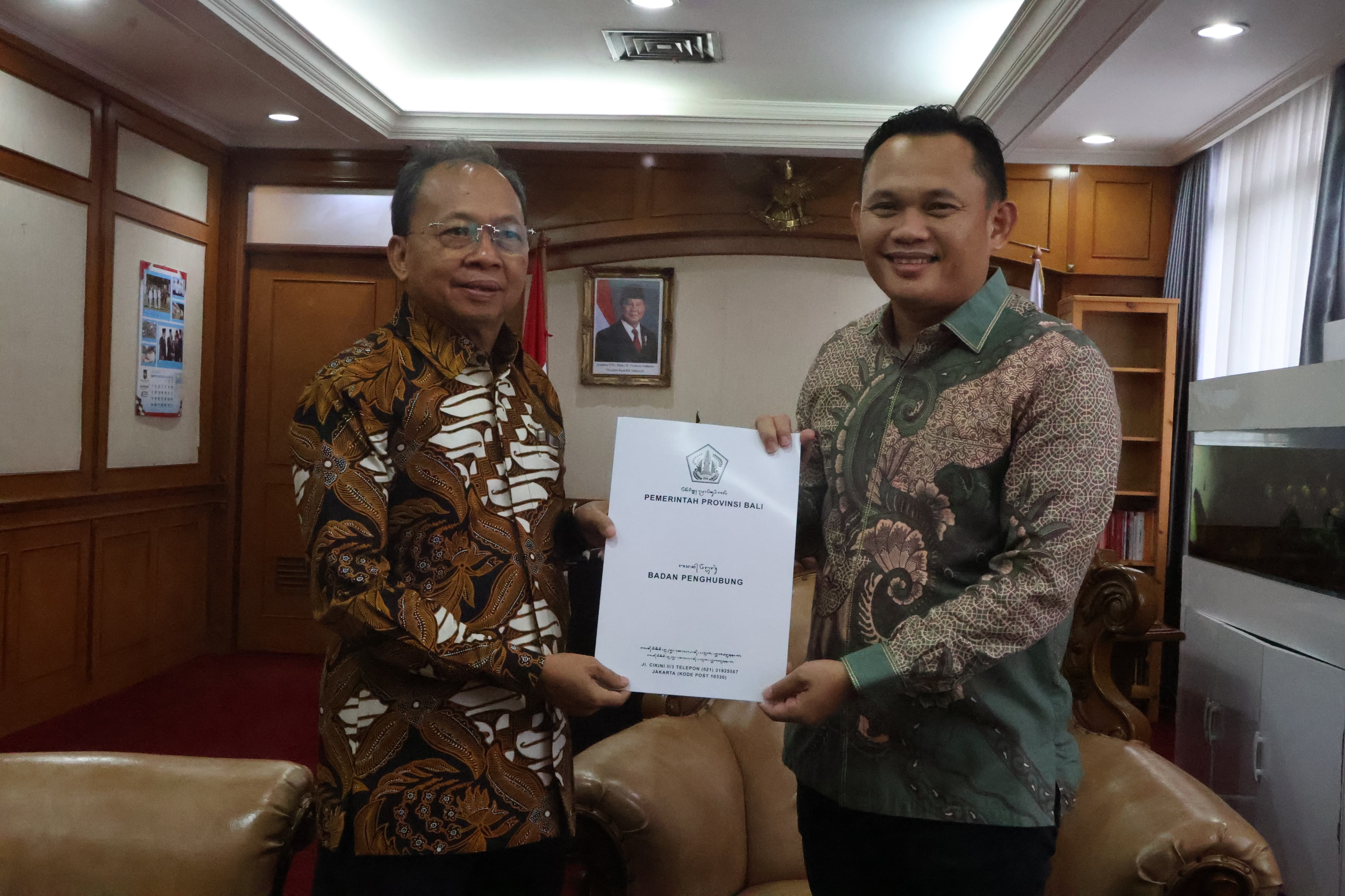 Gubernur Koster Laporkan Raperda Penyertaan Modal BPD Bali ke Mendagri 