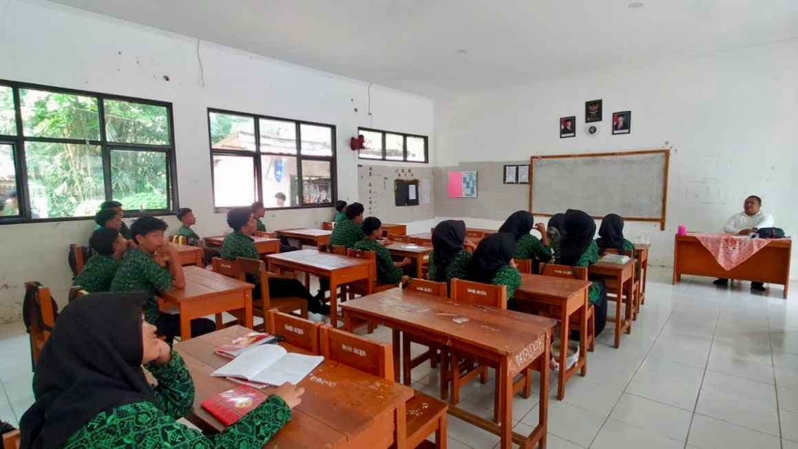 Kepsek Dicopot Buntut Tampar Murid Merokok, Ratusan Siswa SMAN 1 Cimarga Kembali Bersekolah
