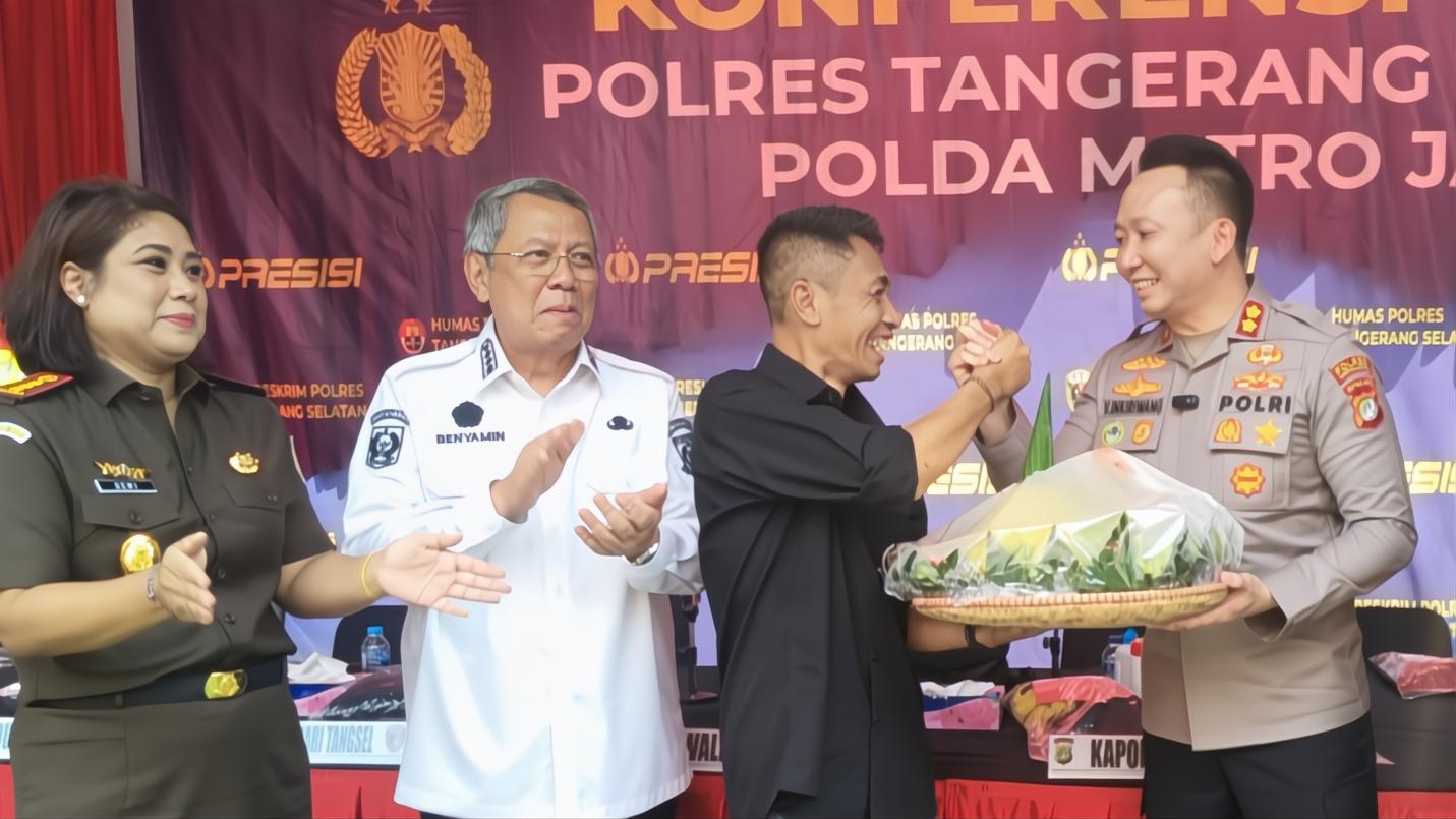 Momen Hari Bhayangkara ke-79, Kapolres Tangsel dapat Kado dari PWI