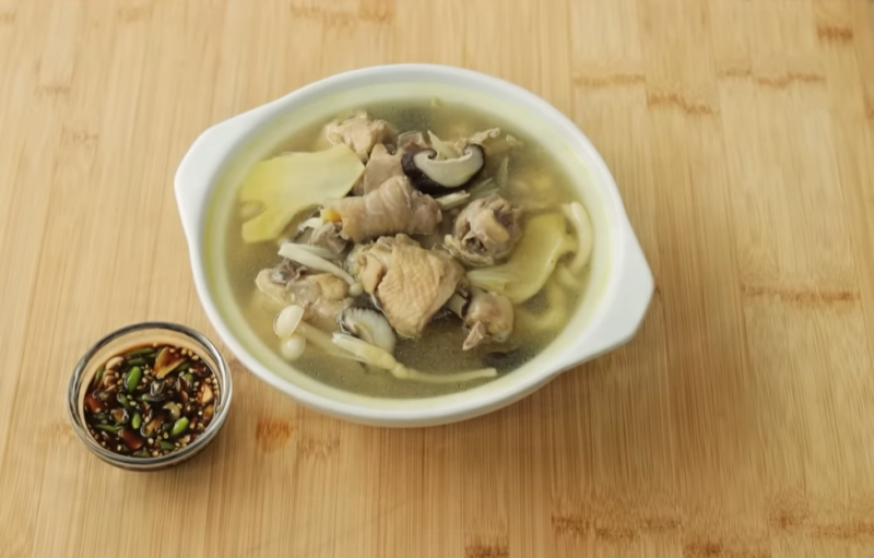 Resep Membuat Sup Ayam Air Kelapa Ala Chef Devina Hermawan: Gurih dan Kaldunya Lebih Terasa!