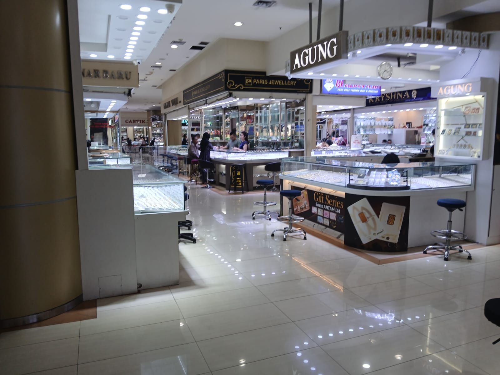 Harga Emas Perhiasan Hari Ini Tembus Rp1,2 Juta Per Gram, Ini Rincian Harga Cincin dan Kalung