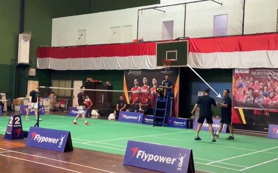 Heboh Firli Bahuri Asyik Main Badminton Bareng The Minions di GOR Djarum 