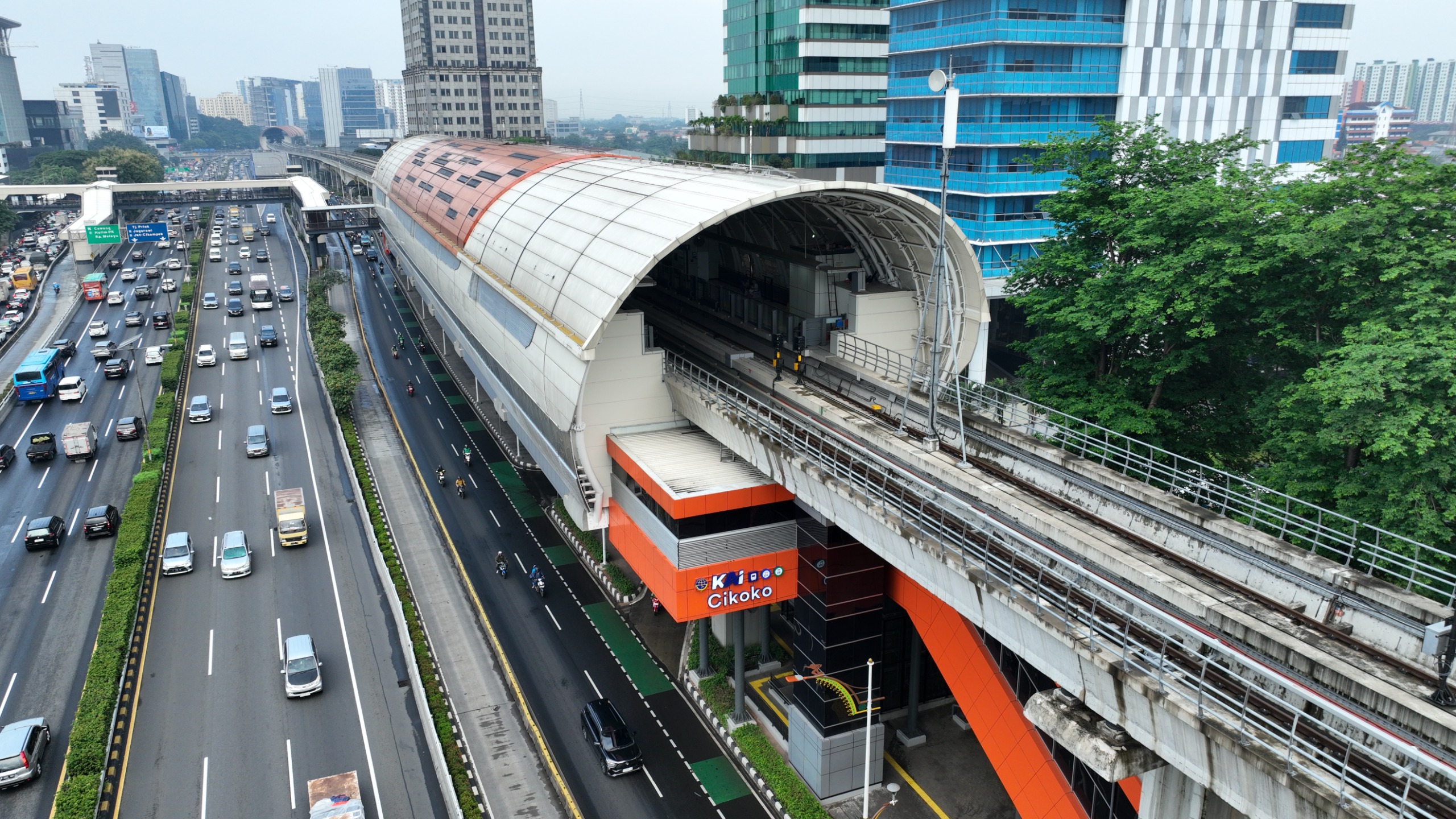Lebaran Lebih Lancar, LRT Jabodebek Tingkatkan Integrasi Antarmoda Akses ke Destinasi Wisata