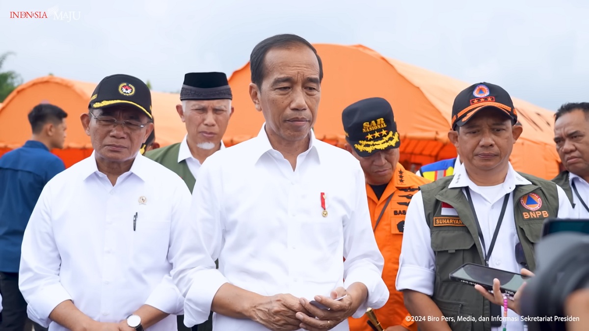 Tinjau Lokasi Bencana di Sumbar, Jokowi Berbelasungkawa atas Meninggalnya Presiden Iran