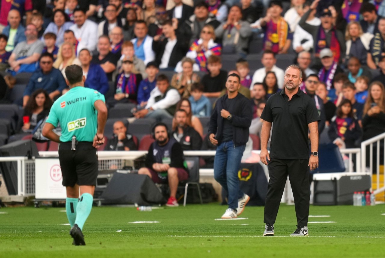 Hansi Flick Diganjar Kartu Merah, Barcelona Ajukan Banding Jelang El Clasico