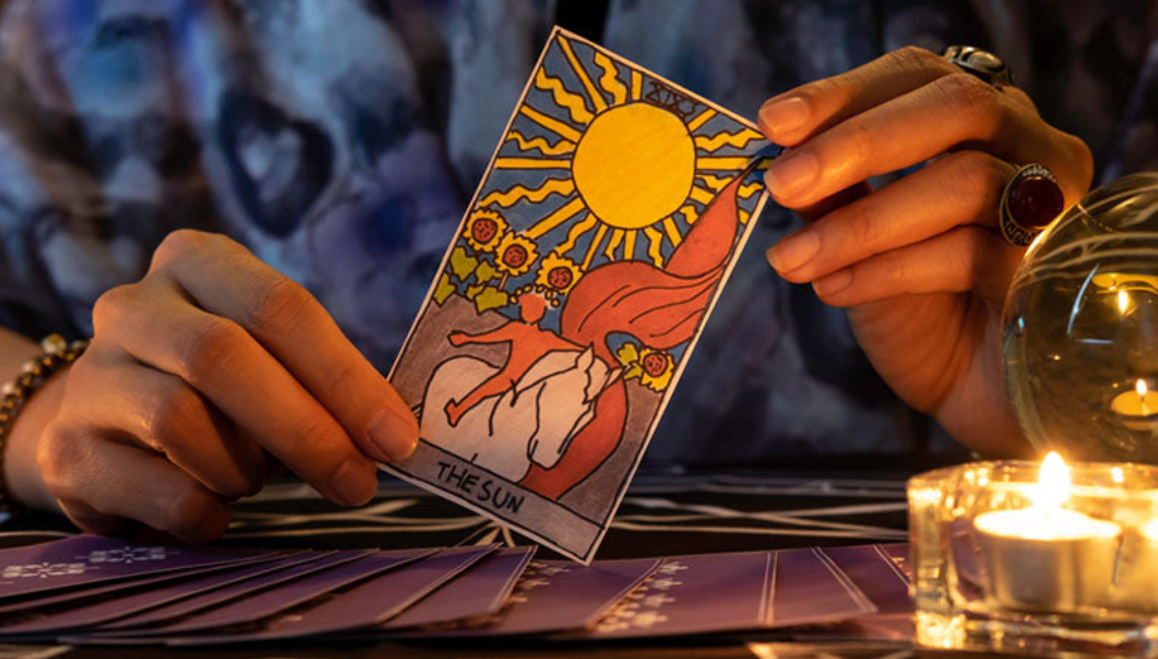 Apa Itu Tarot? Mengenal Kartu Ramalan yang Jadi Panduan Hidup Modern