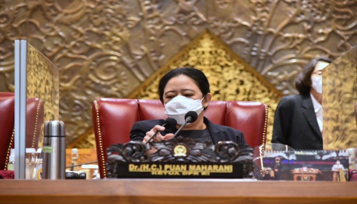 Puan Maharani Jadi Pusat Perhatian Gegara Asik Ngonten saat Jokowi dan Megawati Serius Ngobrol