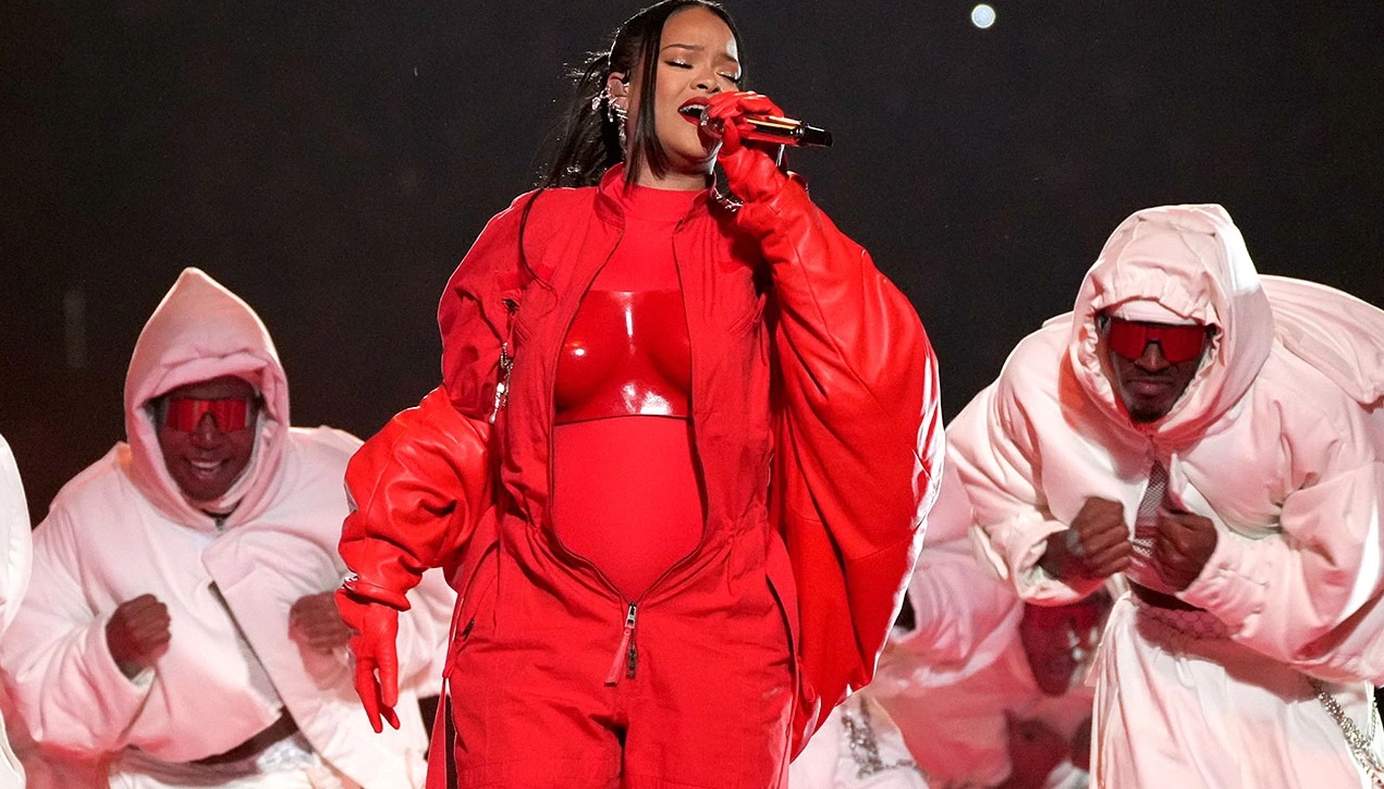 Hamil Anak Kedua, Rihanna Gemparkan Panggung Super Bowl Halftime Show 