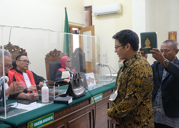 Sidang Medina Zein Hadirkan Wakil Hermes Internasional