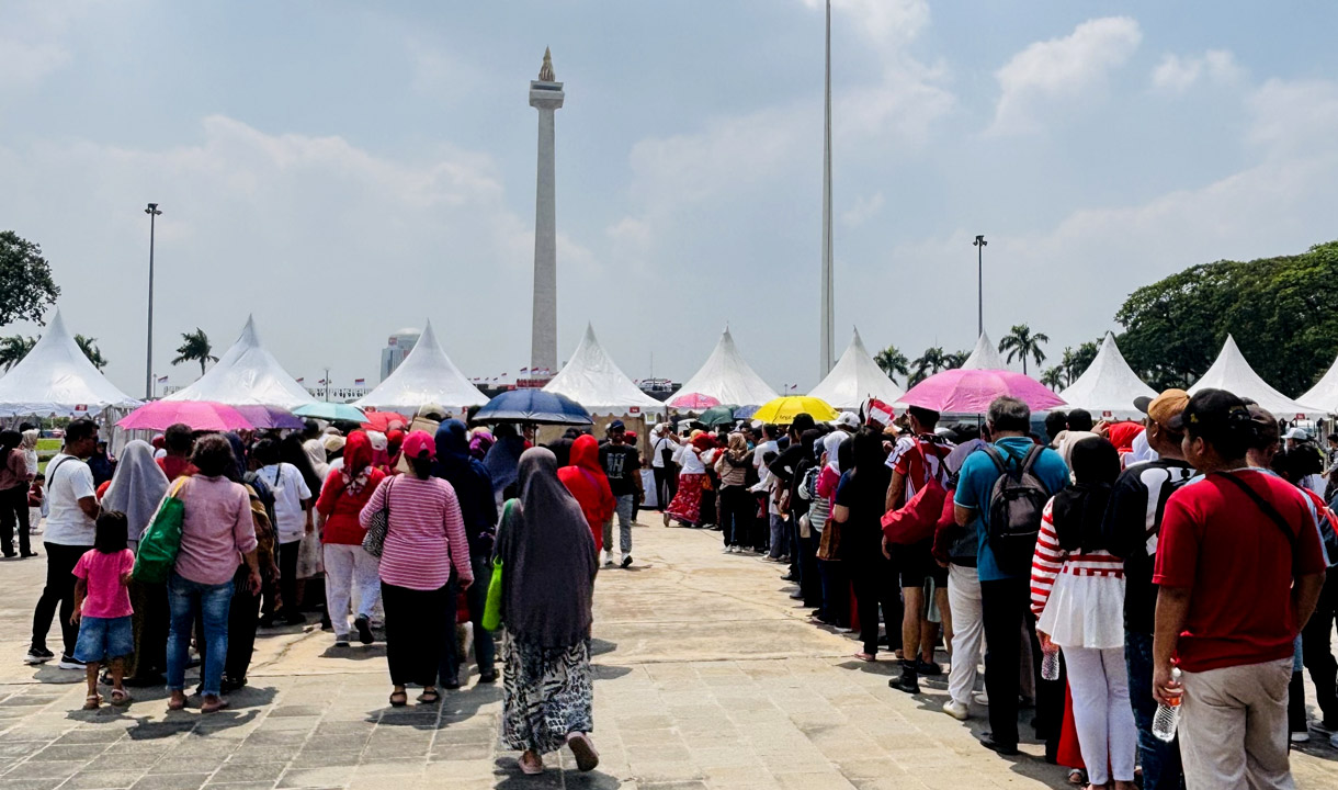 Pemprov DKI Bagikan 300 Ribu Paket Makanan Gratis untuk Pengunjung Pesta Rakyat HUT RI di Monas 
