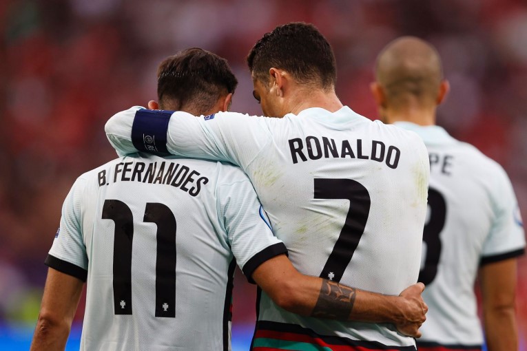 Bruno Fernandes Cuekkin Cristiano Ronaldo di Timnas Portugal, Joao Mario: Itu Bercanda Doang Kok