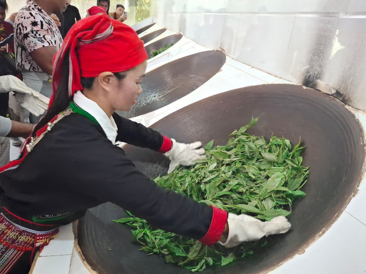 Harian Disway di China International Press Communication Center (CIPCC) (87): Tetap Olah Teh Secara Tradisional