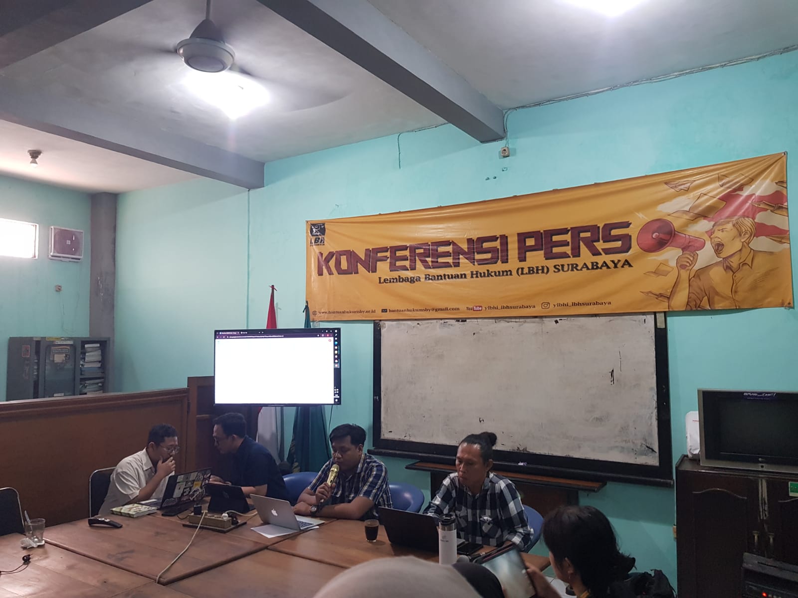 LBH Surabaya Sebut Aparat Banyak Salah Tangkap saat Demonstrasi
