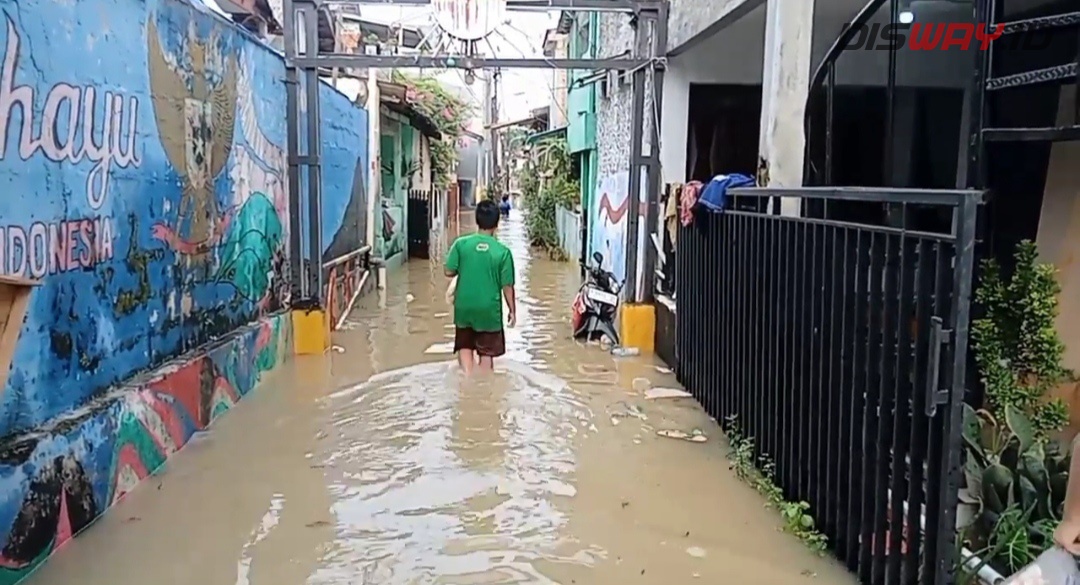 Banjir Setinggi 2 meter Rendam Kampung Kebon Pala Jakarta Timur