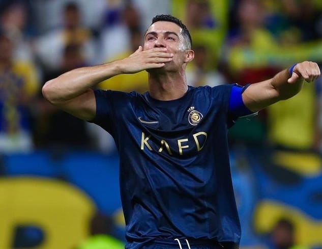 Publik Al Nassr Bergemuruh! Ronaldo Selebrasi Gol Tarian Tradisional Arab Saudi