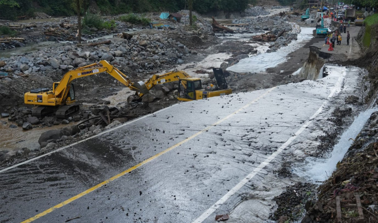 Kendala Penanganan Dampak Longsor dan Banjir di Jalur Padang-Bukittinggi Dibeberkan Kementerian PU