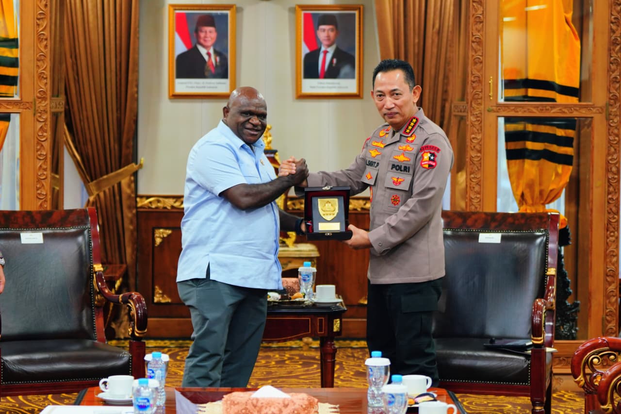 Natalius Pigai Bertemu Kapolri, Tekankan Penanganan Demo Sesuai Prinsip HAM
