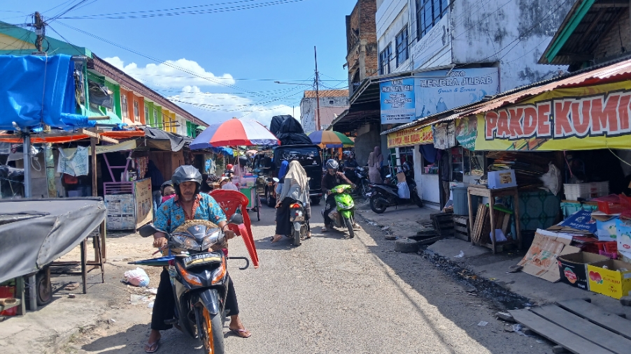 Geliat 'Prepegan' di Pringsewu, Tradisi Belanja Menit Akhir yang Tak Lekang oleh Panas Terik
