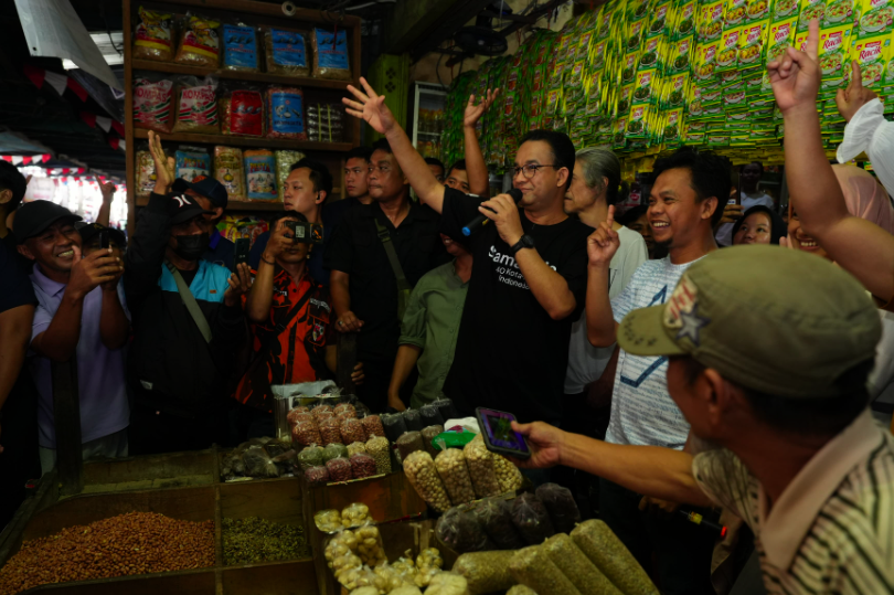 Anies Baswedan Janji Perkuat Bansos di Pasar Segiri Kaltim