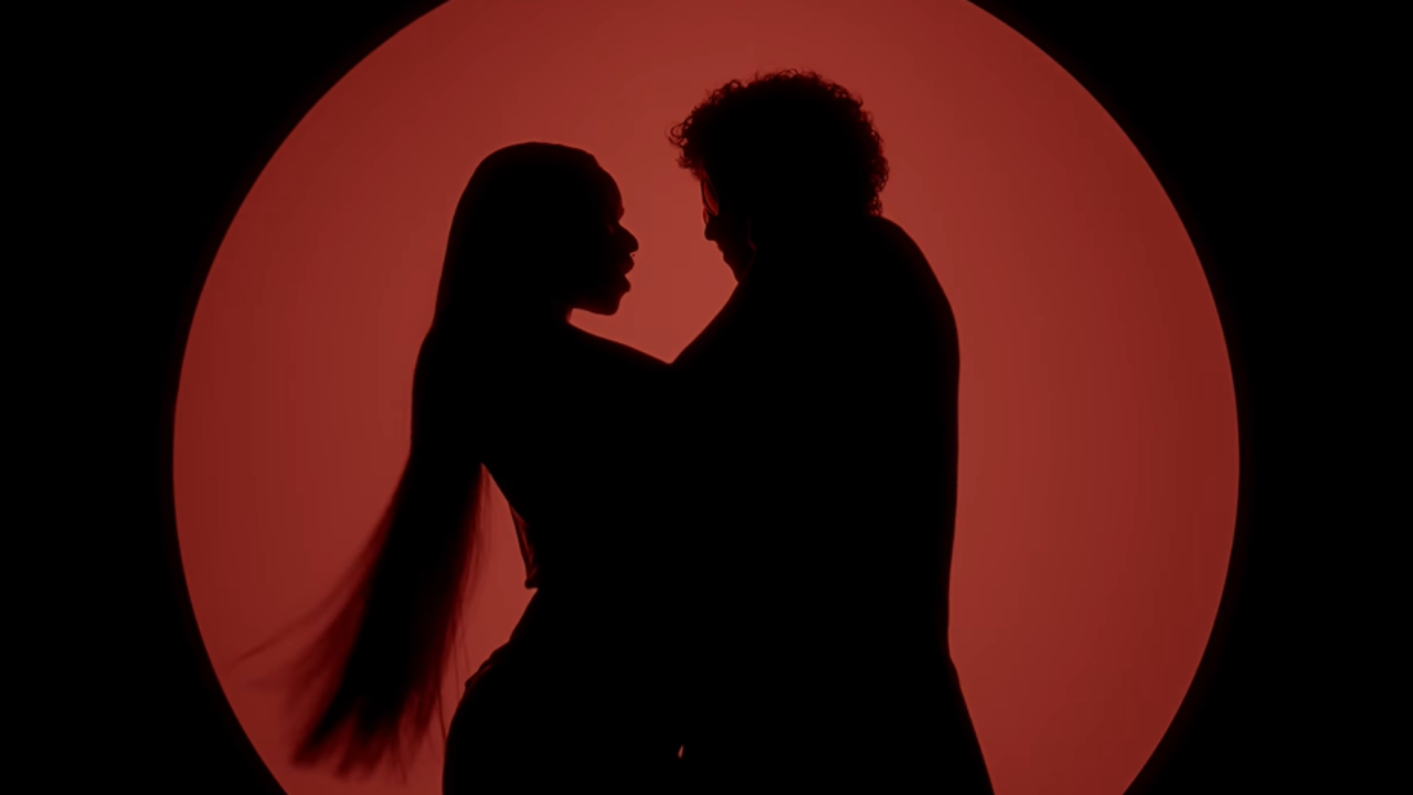 Lirik Lagu Fat Juicy & Wet - Bruno Mars & Sexy Red Lengkap Terjemahan 