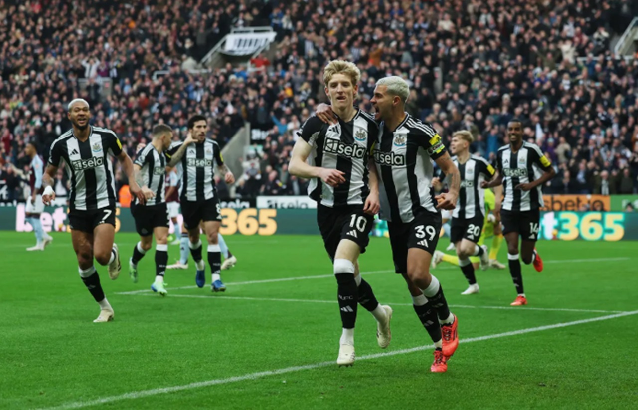 Newcastle vs Aston Villa 3-0, The Magpies Tembus 5 Besar