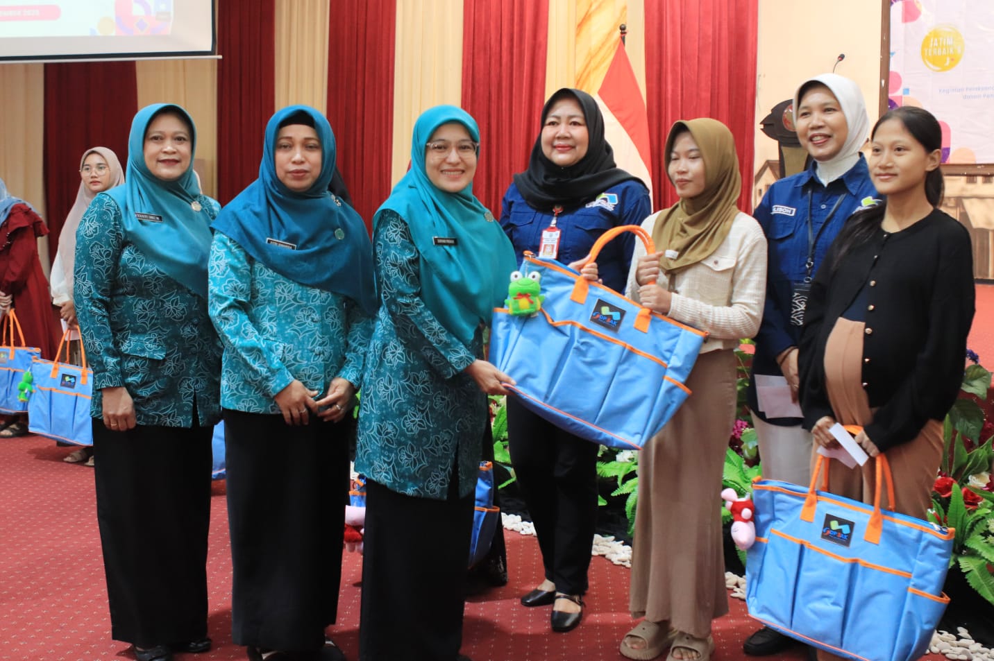 Penyaluran Paket Bantuan untuk Bumil Berisiko Stunting di Kota Pasuruan