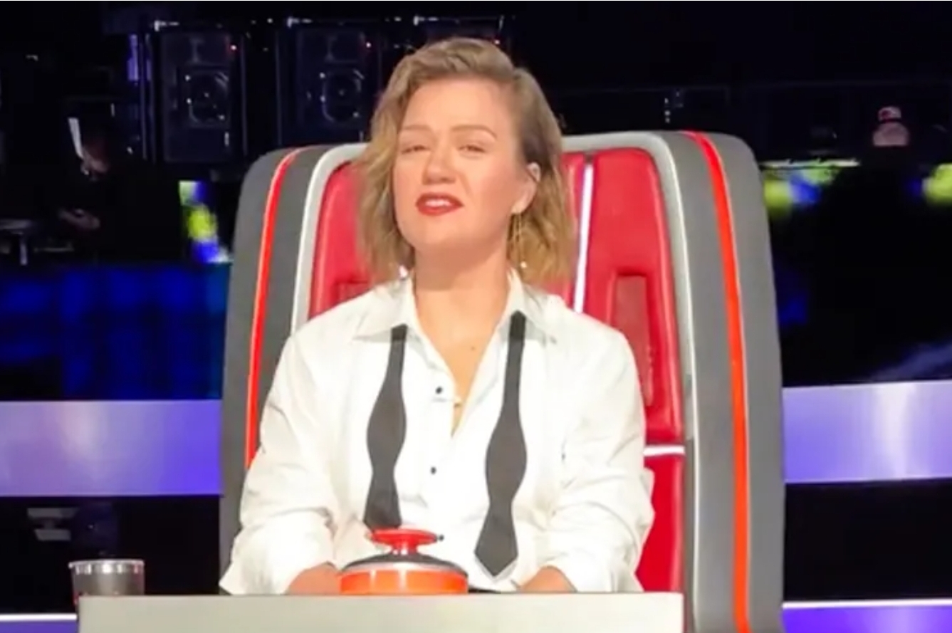 Kelly Clarkson Kembali ke The Voice Musim 29, Tampil dengan Rambut Baru