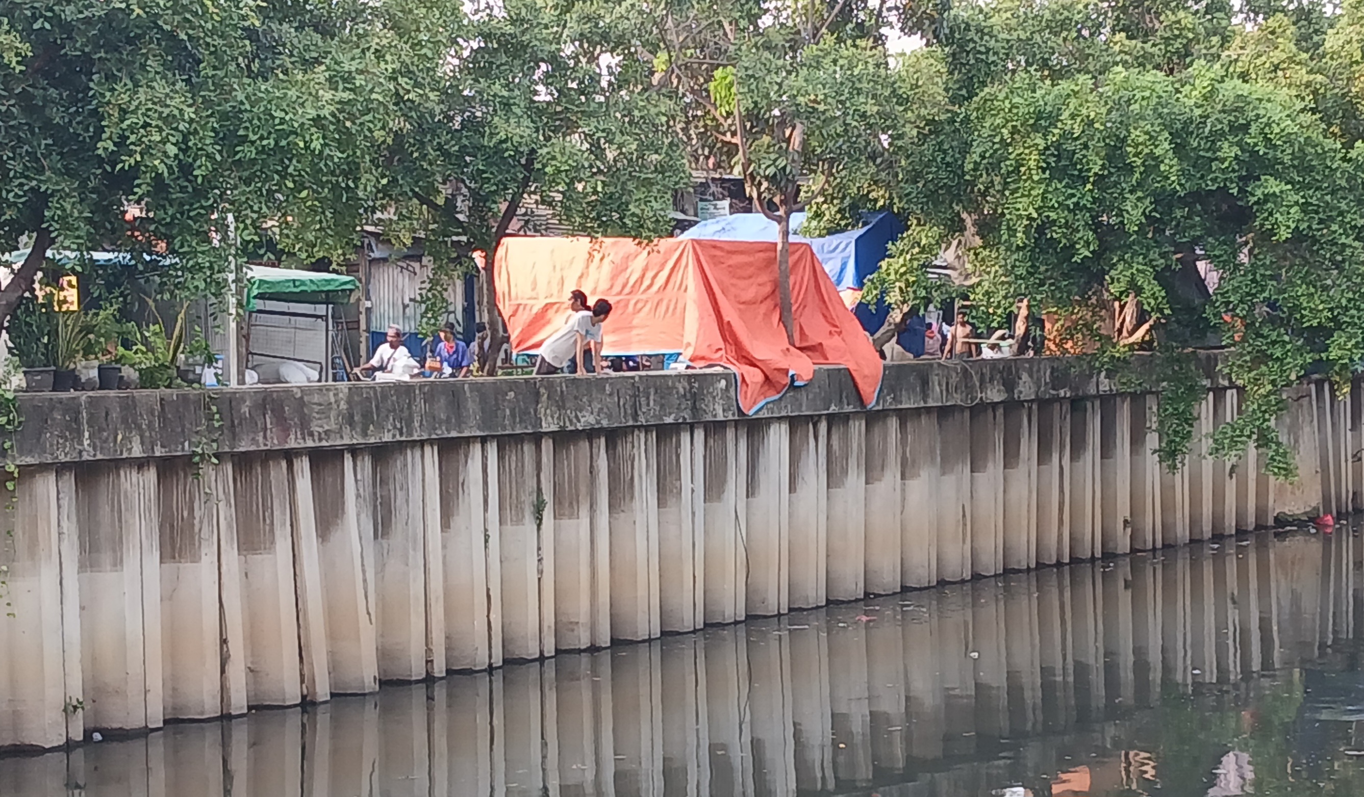 Tiduran di Atas Tanggul, Bocah SD di Kemayoran Tewas Tercebur ke Kali Sunter