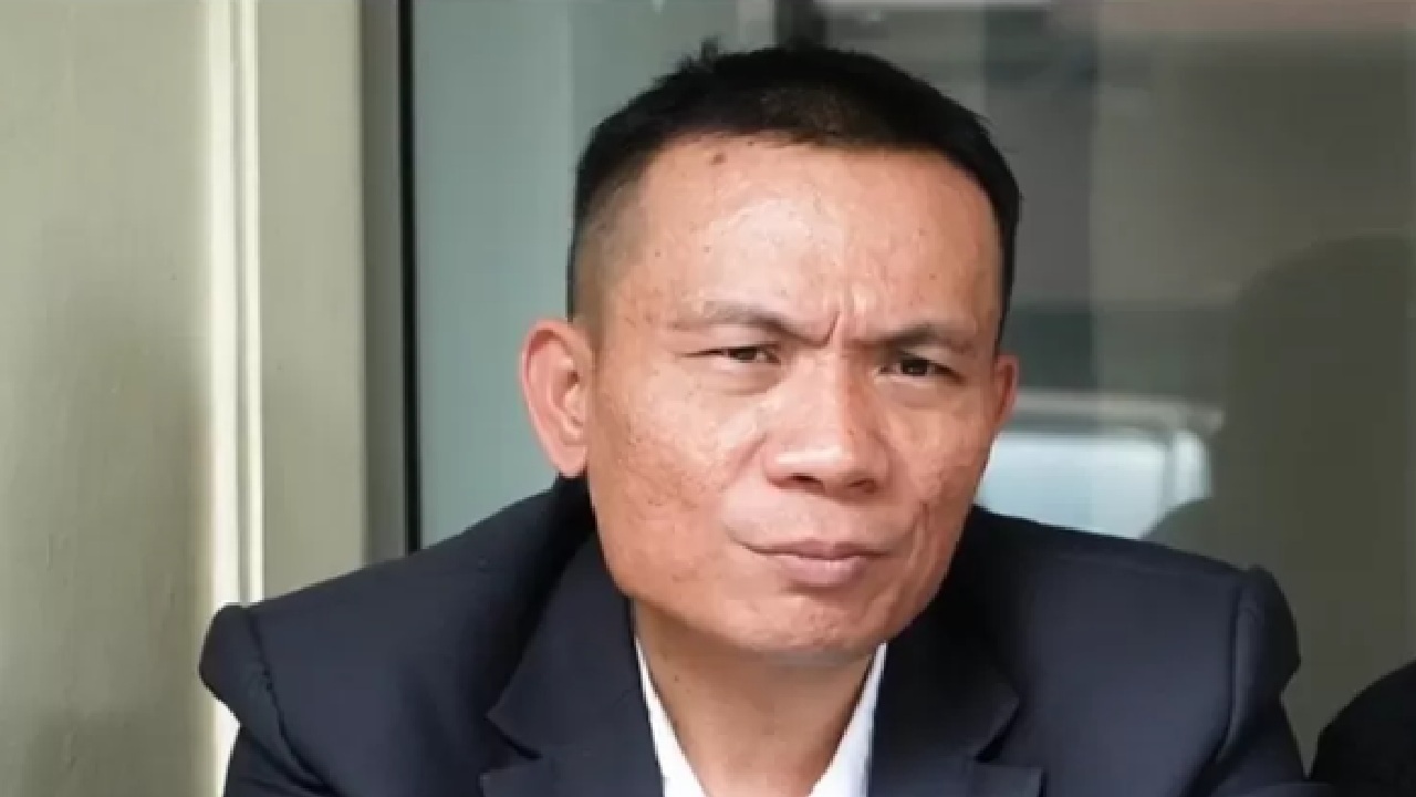 Komentar Menohok Risnom ke Silfester Pasca Dituding Ada Bohir Besar Dibalik Ijazah Palsu Jokowi