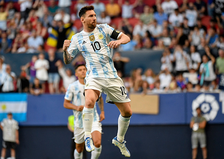 Haru Biru Lionel Messi Ingat Anak Saat Bawa Argentina ke Babak 8 Besar Piala Dunia 2022 